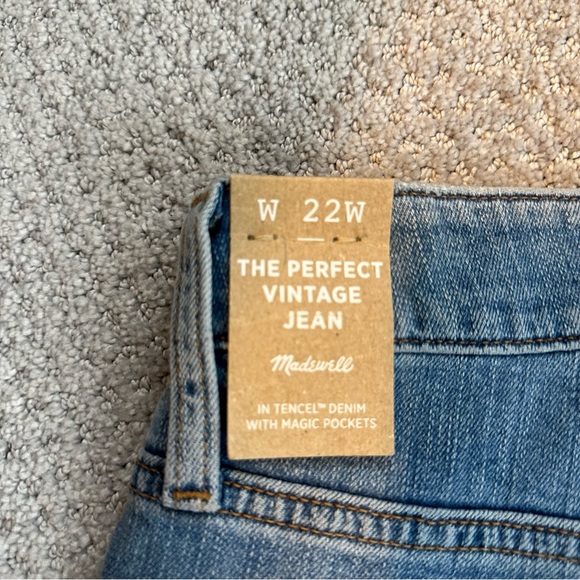 NEW Madewell Plus Size Jeans | Perfect Vintage Loose Fit Distressed Curvy Jeans - Picture 2 of 5